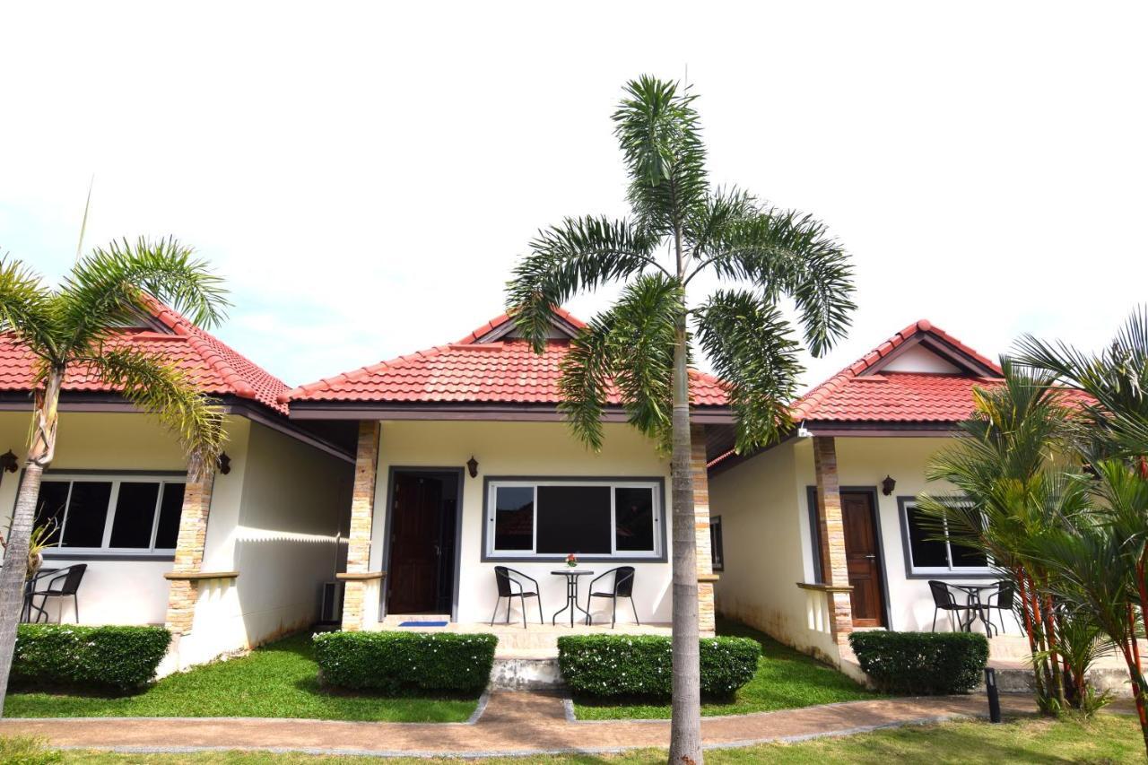 Phuket Airport Villa Ban Bo Han Exterior foto